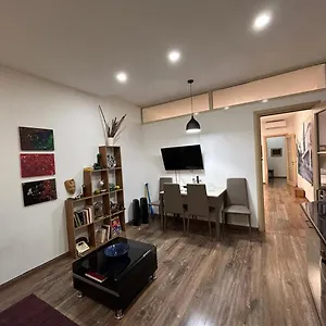Marias In Blloku, , Tirana Albanië